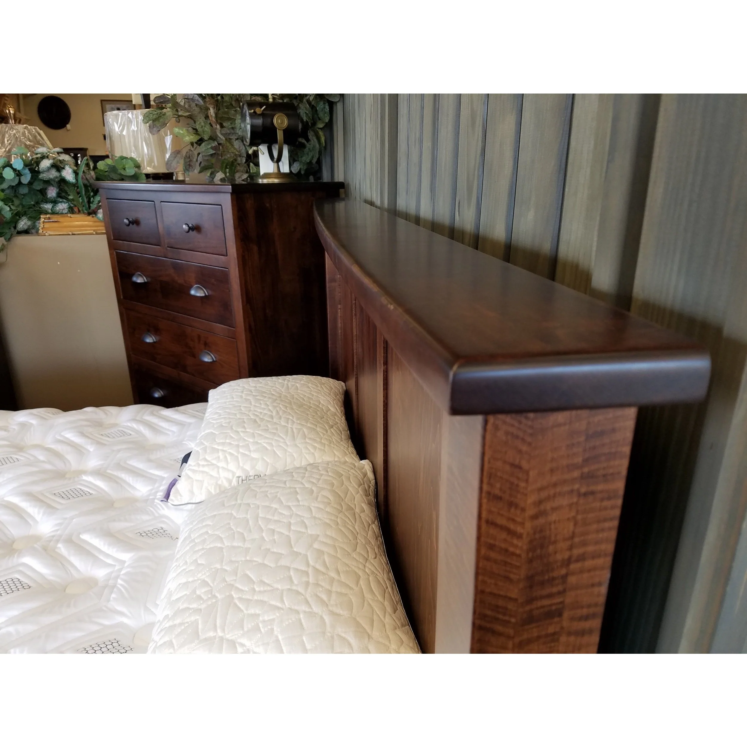 QW Amish Classic Shaker Panel Bed - Image 3
