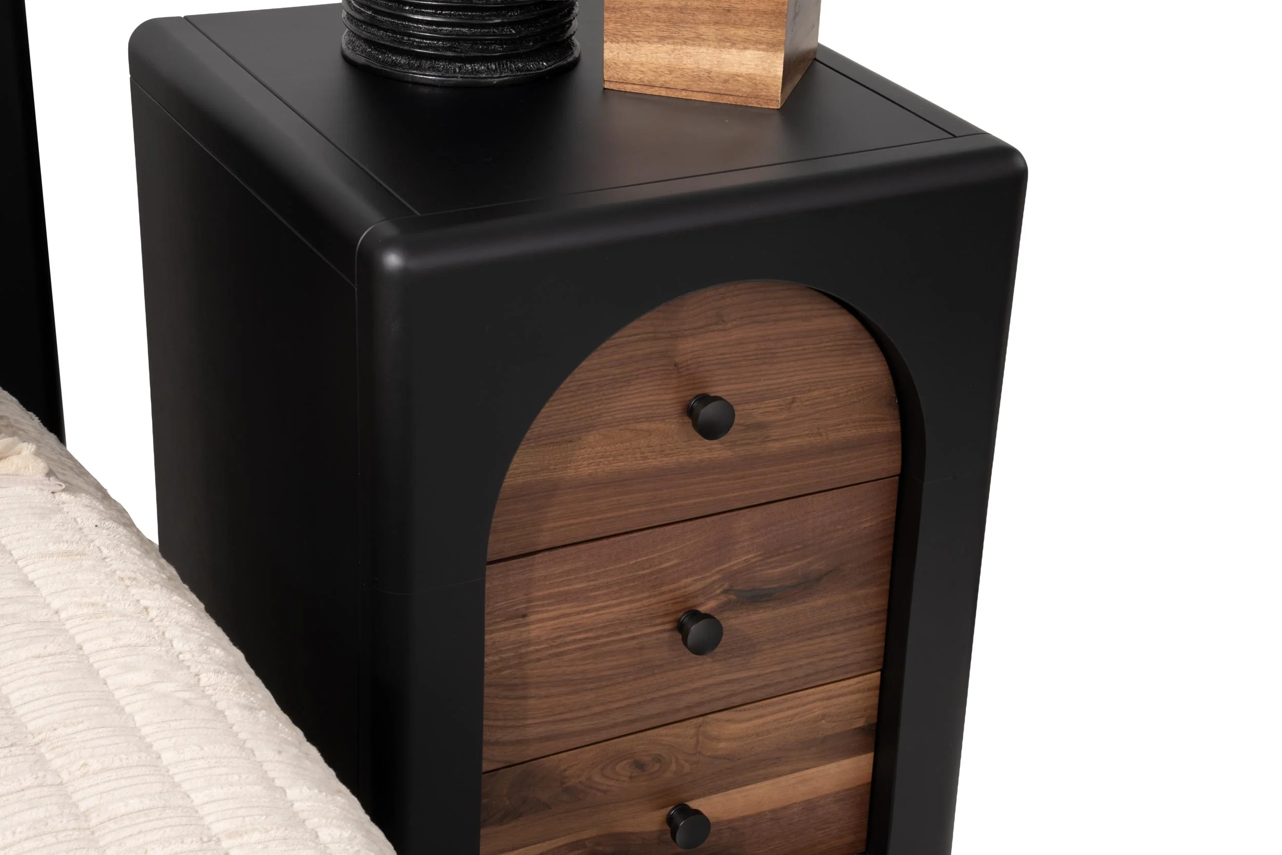 QW Amish Gilmore Nightstand - Image 3