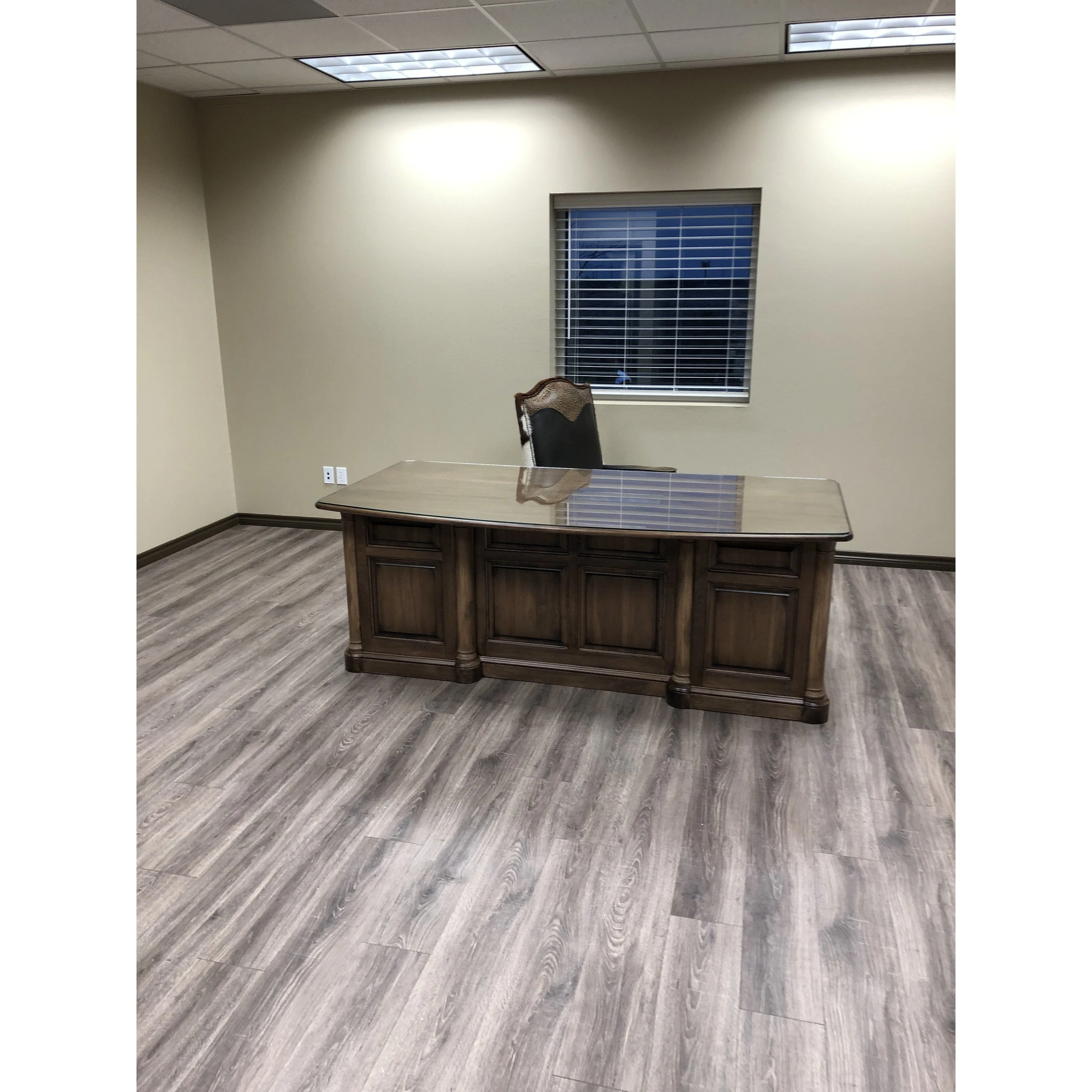 QW Amish Jefferson Executive Desk - Image 2