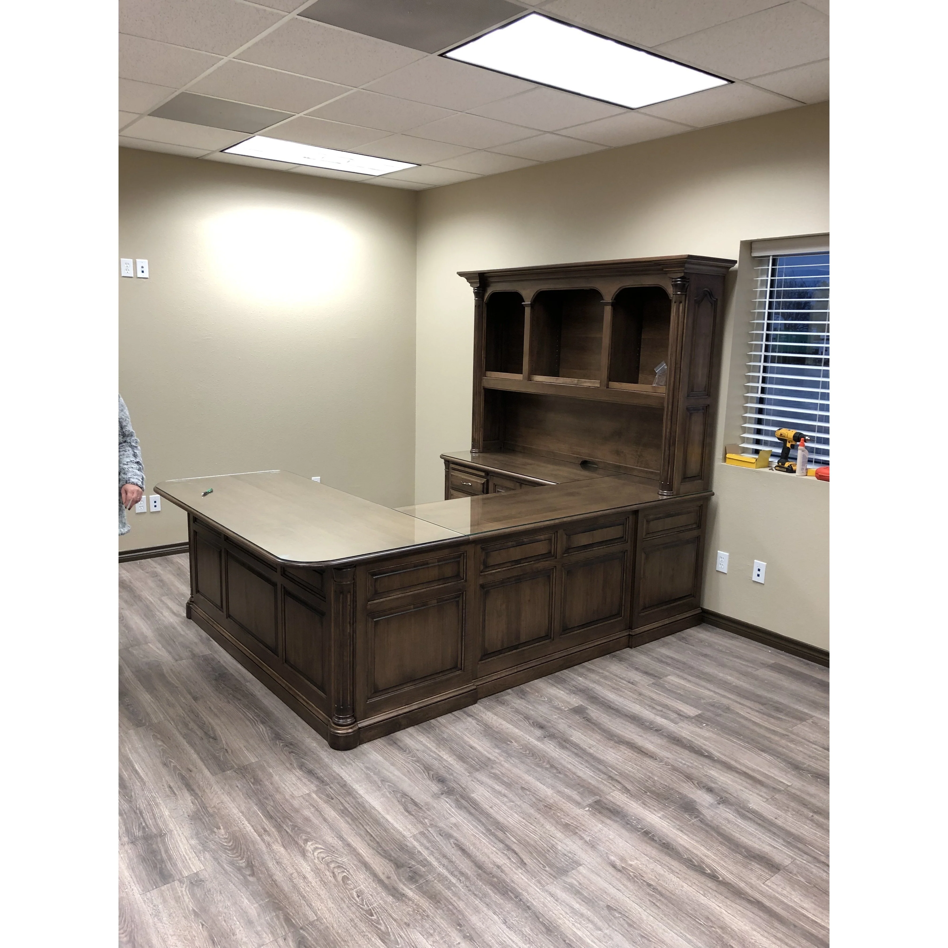 QW Amish Jefferson U-Shape Desk & Optional Hutch - Image 2
