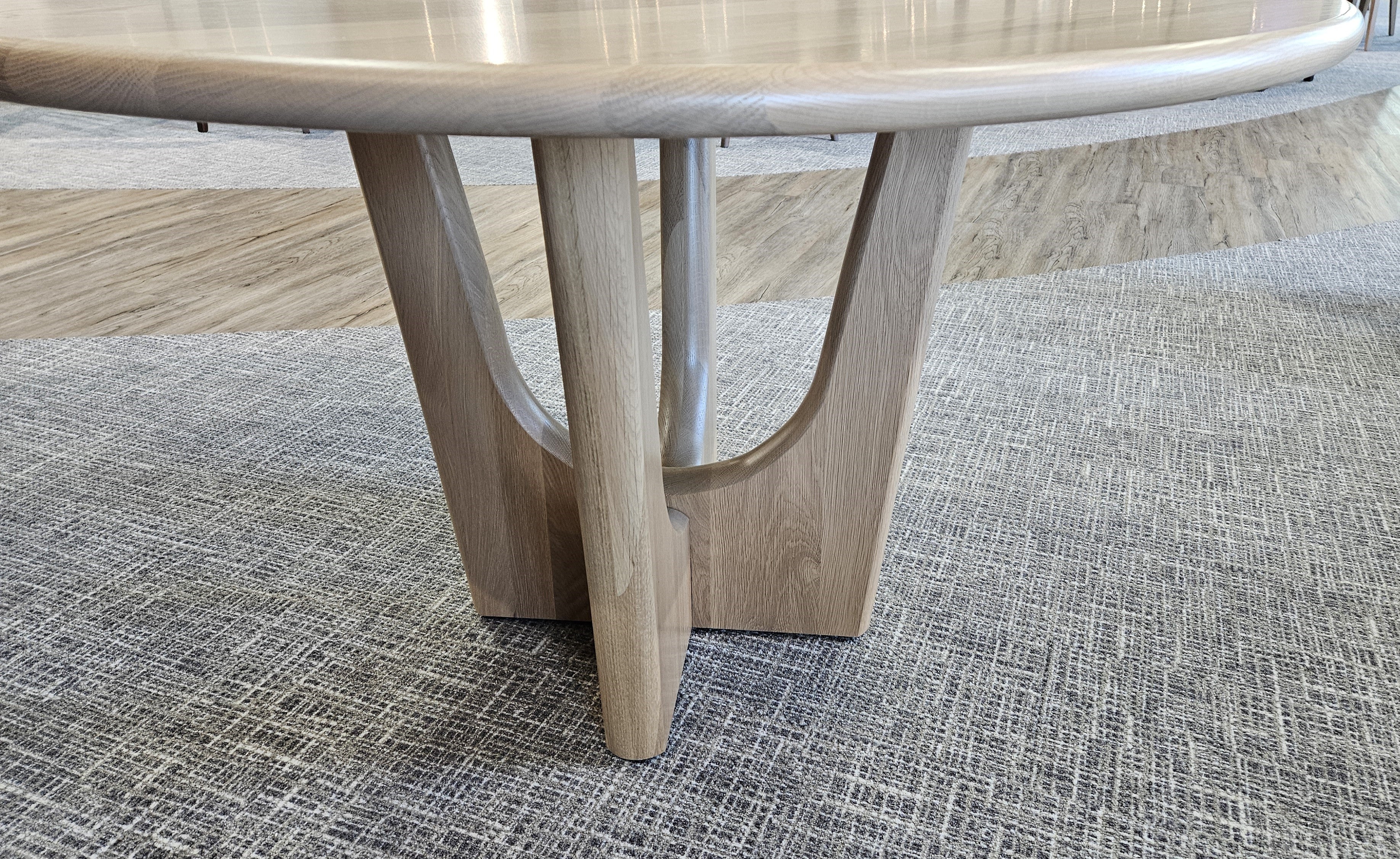 QW Amish Maria Round Table - Image 2