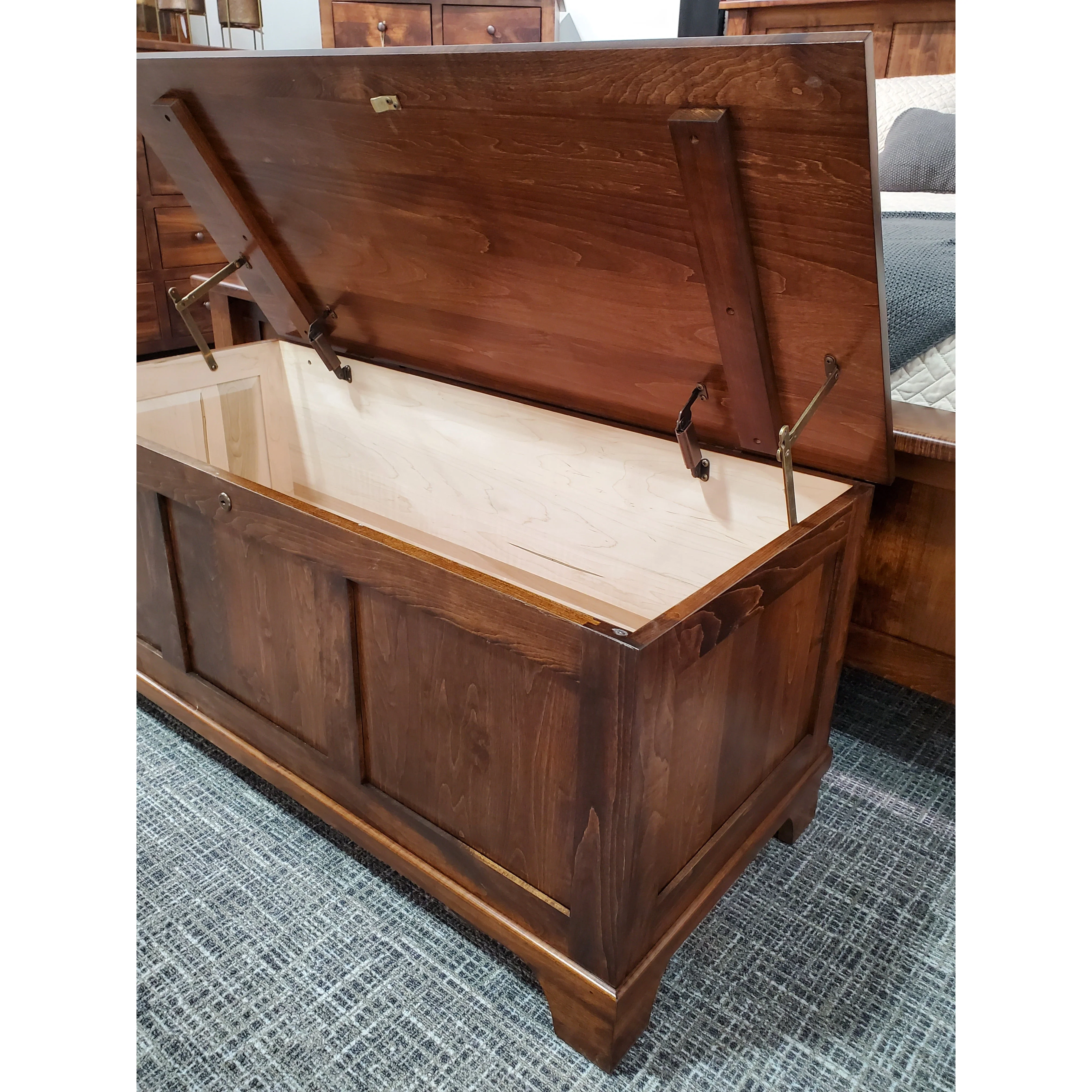QW Amish 3 Panel Shaker Chest - Image 4