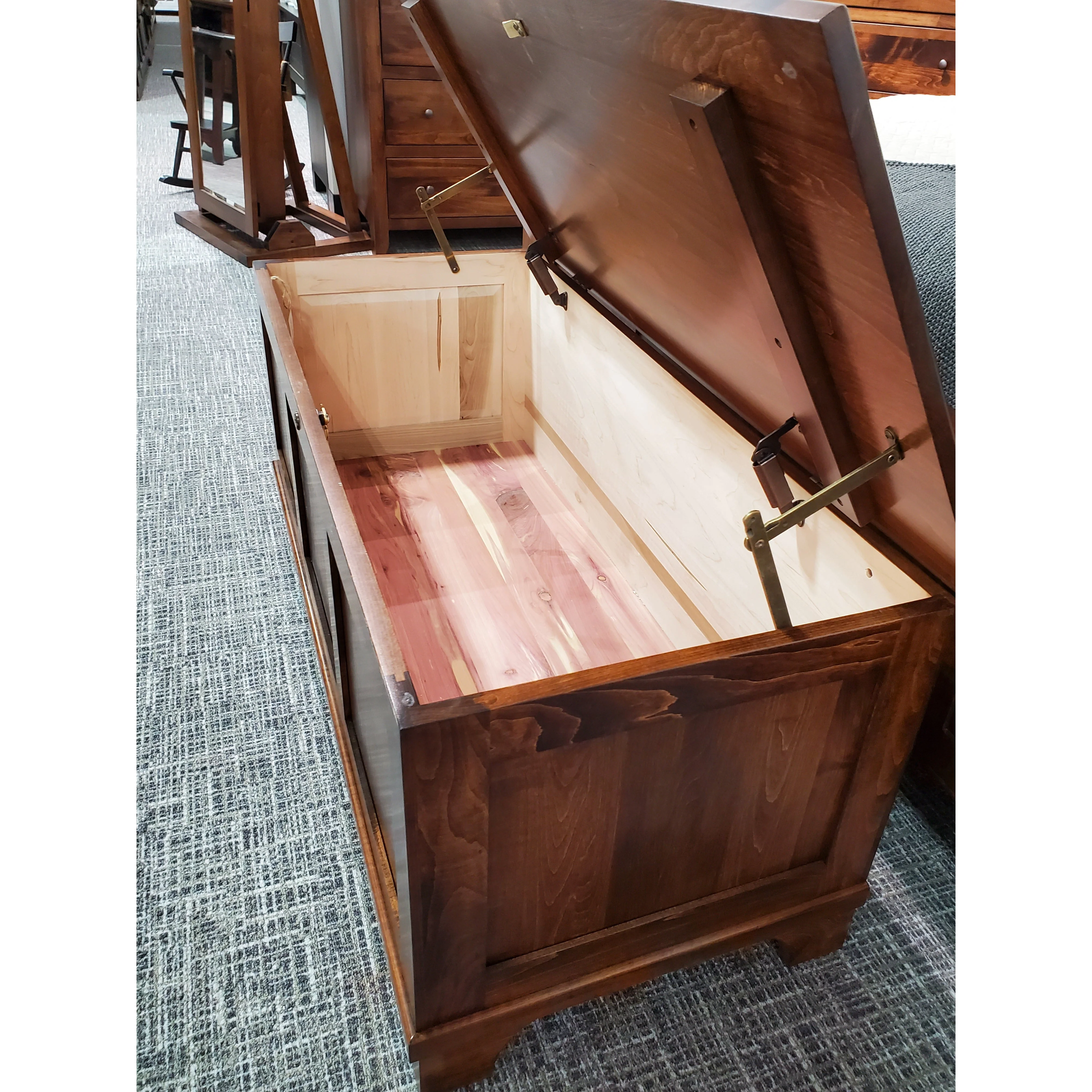 QW Amish 3 Panel Shaker Chest - Image 5