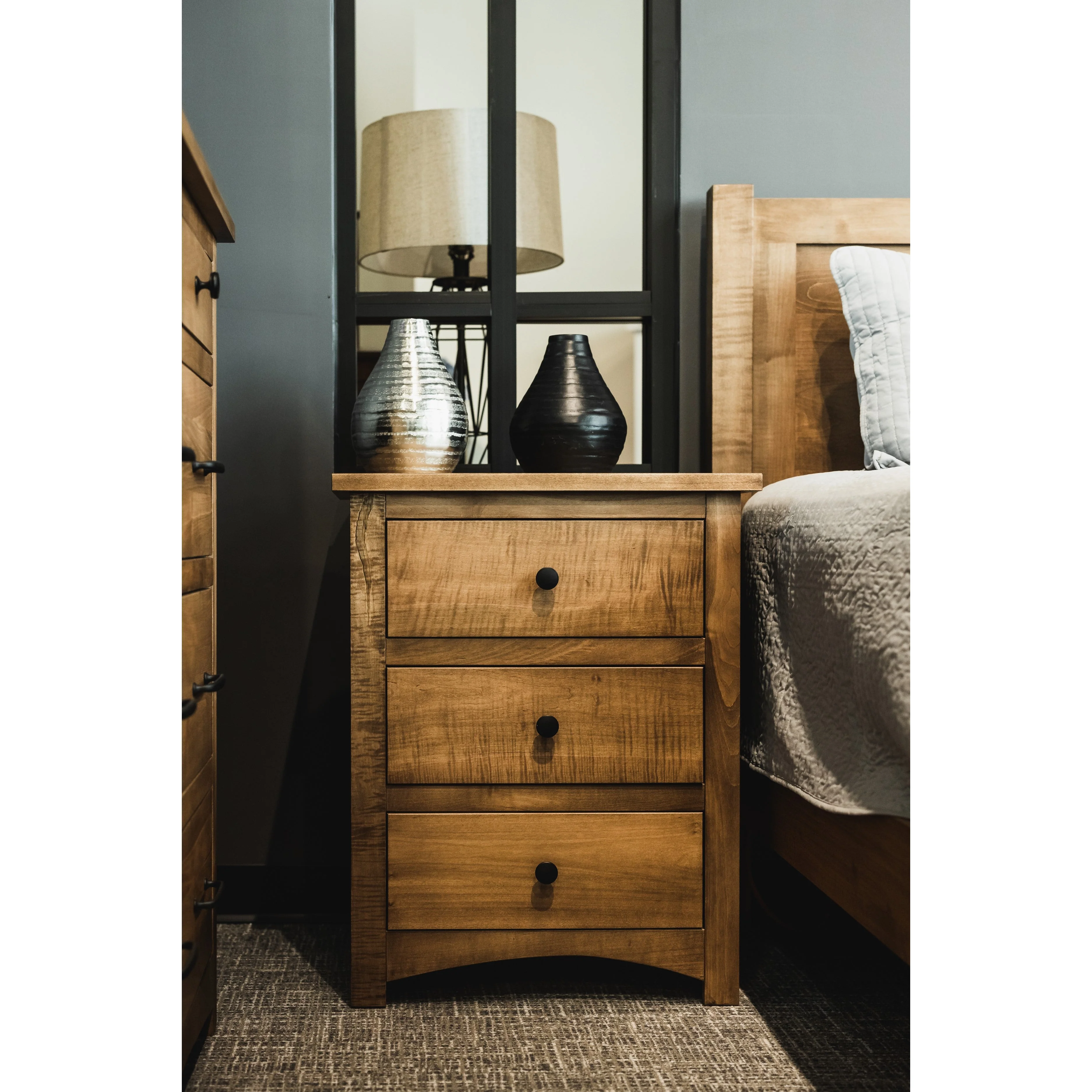 QW Amish Treasure Mission 3 Drawer Nightstand - Image 4